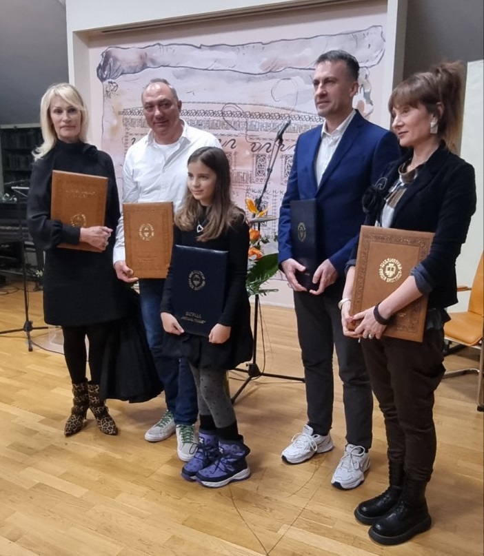 Biblioteka grada Beograda je za najčitaniju knjigu stranog autora u 2022. godini proglasila roman „Kuća glasova“ Donata Karizija
